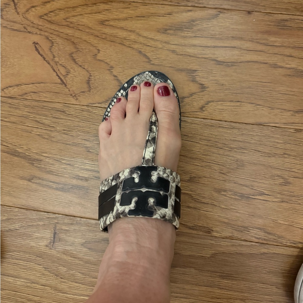 Tory Burch Leather Sandals size 8. Excellent used condition. Very clean